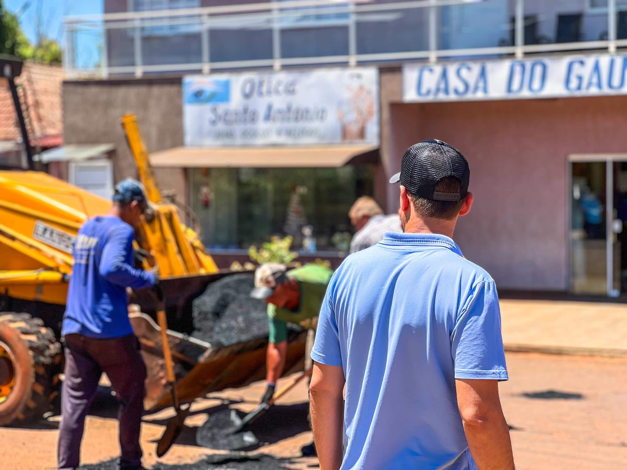 <p>Administra&ccedil;&atilde;o Municipal de S&atilde;o Nicolau realiza Opera&ccedil;&atilde;o Tapa-buraco</p>