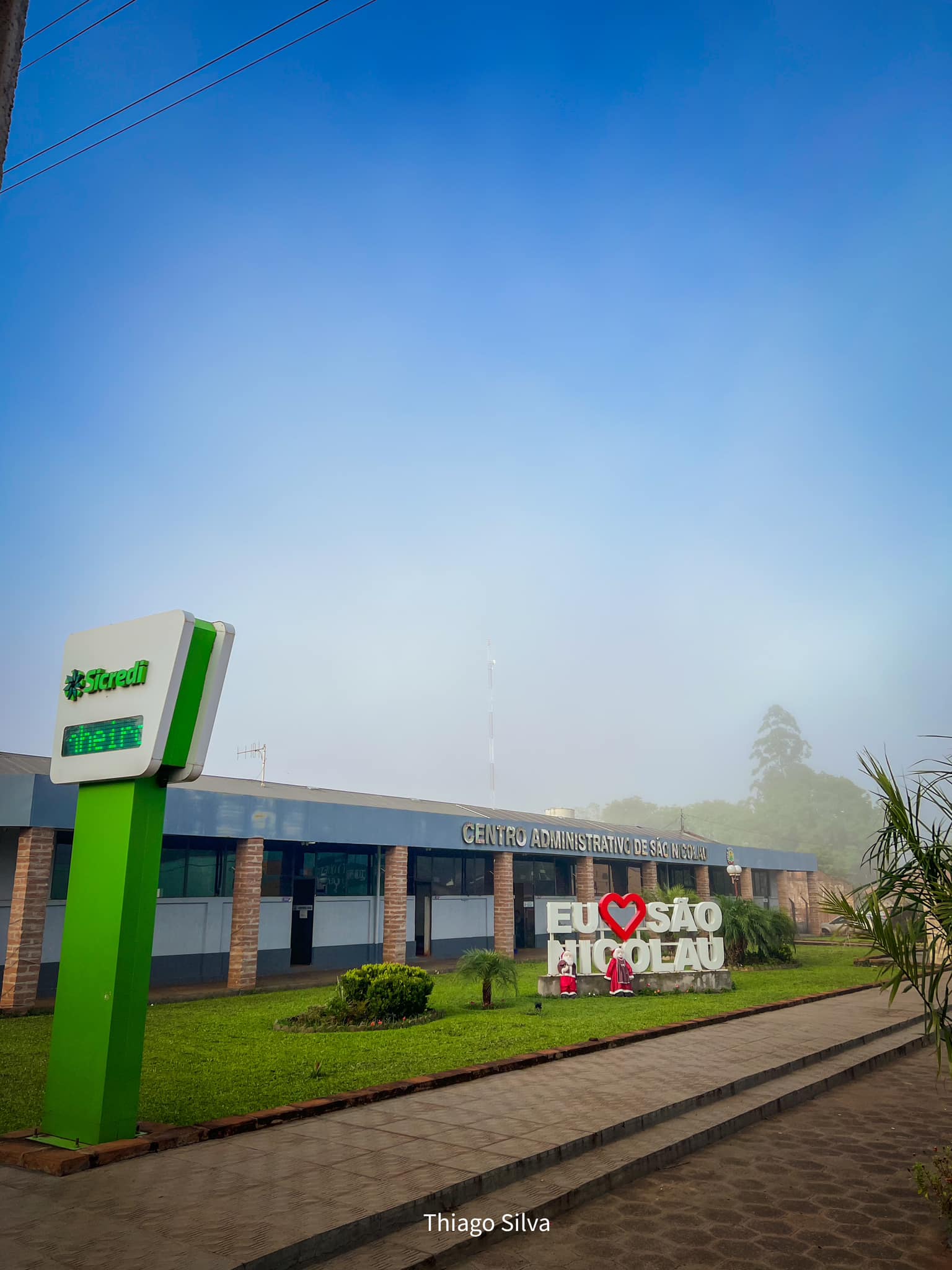 <p>A neblina tomou conta na noite dessa quinta-feira (19) e manh&atilde; de sexta-feira (20) na Regi&atilde;o das Miss&otilde;es.</p>