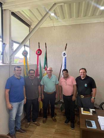 <p>EXECUTIVO RECEBE COORDENADORES DA CAVALGADA DA TRILHA DOS SANTOS M&Aacute;RTIRES DAS MISS&Otilde;ES</p>