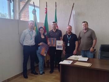 <div class="xdj266r x11i5rnm xat24cr x1mh8g0r x1vvkbs x126k92a">
<div dir="auto">S&atilde;o Nicolau recebeu, recentemente, visitas ao seu gabinete municipal.</div>
<div dir="auto">&nbsp;</div>
</div>
<div class="x11i5rnm xat24cr x1mh8g0r x1vvkbs xtlvy1s x126k92a">
<div dir="auto">&nbsp;</div>
</div>
