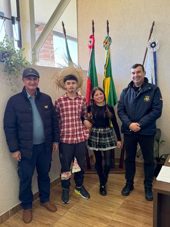 <p>🎉 Arrai&aacute; da Escola Maria Seggiaro Hoffmann agita S&atilde;o Nicolau neste s&aacute;bado 🎶🌽</p>
<p>&nbsp;</p>