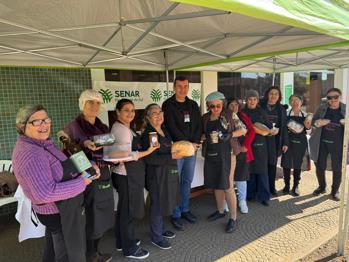 <p>Feira do Curso "Mulheres em Campo" movimenta o centro de S&atilde;o Nicolau com produtos coloniais e protagonismo feminino</p>