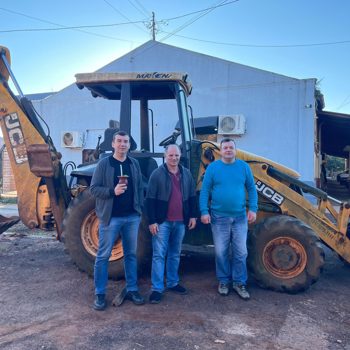 <p>Munic&iacute;pio recebe retroescavadeira para refor&ccedil;ar infraestrutura rural</p>