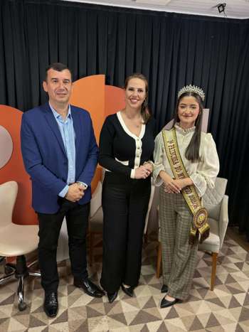<p>Prefeito Rafael Godois e 1&ordf; Princesa de S&atilde;o Nicolau concedem entrevista &agrave; TV Daqui</p>