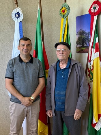 <p>Ex-prefeito Rudi Weber visita o gabinete do prefeito Rafael Godois em S&atilde;o Nicolau</p>