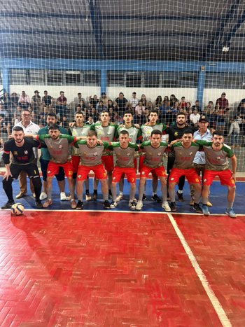 <p>S&atilde;o Nicolau est&aacute; na final da Ta&ccedil;a Regional AMM/ALM de Futsal</p>