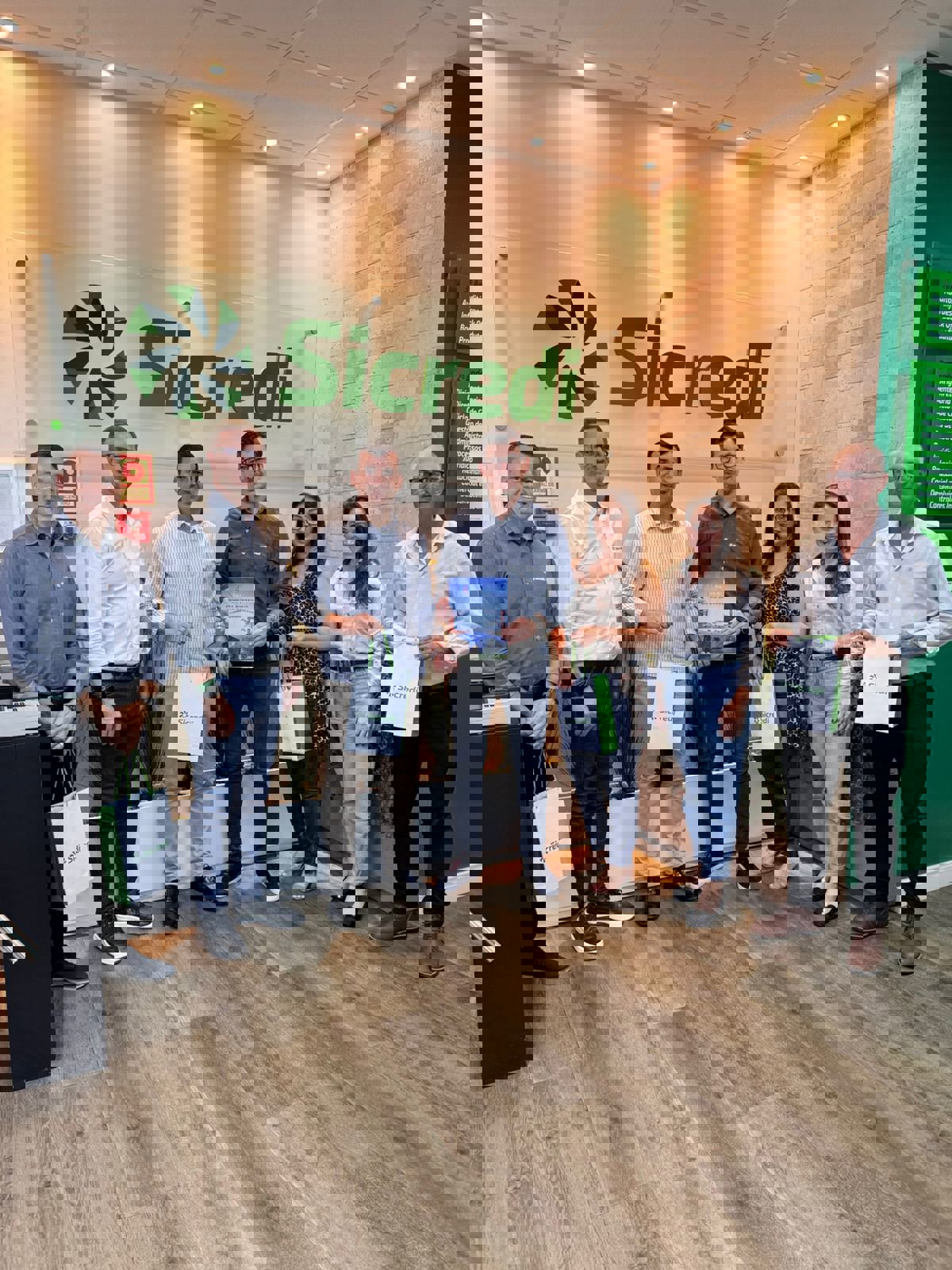 <p>Prefeito Rafael Godois busca apoio do Sicredi para o XV Caf&eacute; de Cambona 2026</p>