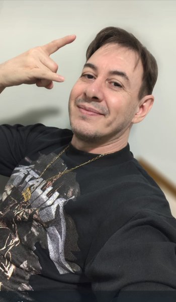 <p>S&atilde;o Nicolau se despede de Gilsolei Carneiro da Rosa, o &ldquo;Tigre&rdquo;, artista que marcou a hist&oacute;ria do Caf&eacute; de Cambona</p>