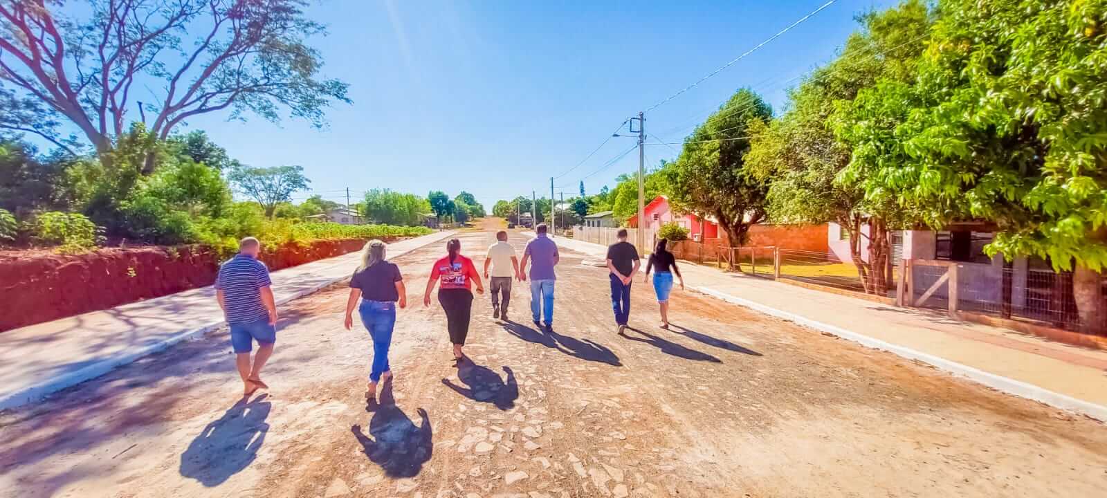 ENTREGA DE CALÇAMENTO E PASSEIO PÚBLICO PELA EMPRESA NORTE SUL