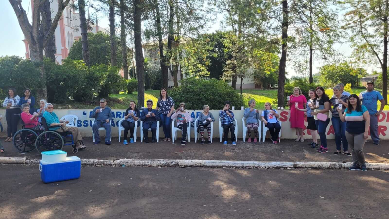CRAS REALIZA PASSEIO COM O LAR DO IDOSO NA PRAINHA DE ROQUE GONZALES