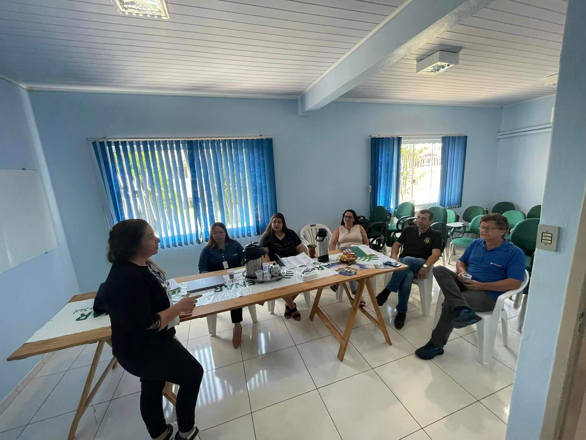ADMINISTRAÇÃO MUNICIPAL REALIZOU REUNIÃO COM SUPERVISORA REGIONAL DA REGIÃO DAS MISSÕES OESTE