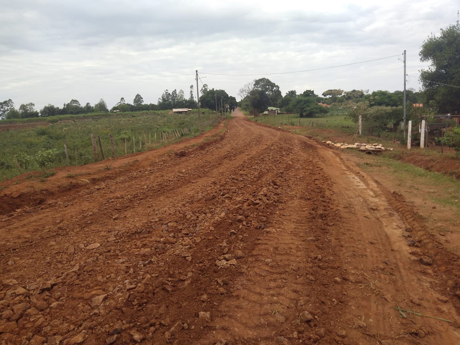 SECRETARIA DE OBRAS E TRÂNSITO REALIZA REPAROS EM ESTRADAS NOS INTERIORES DO MUNICÍPIO