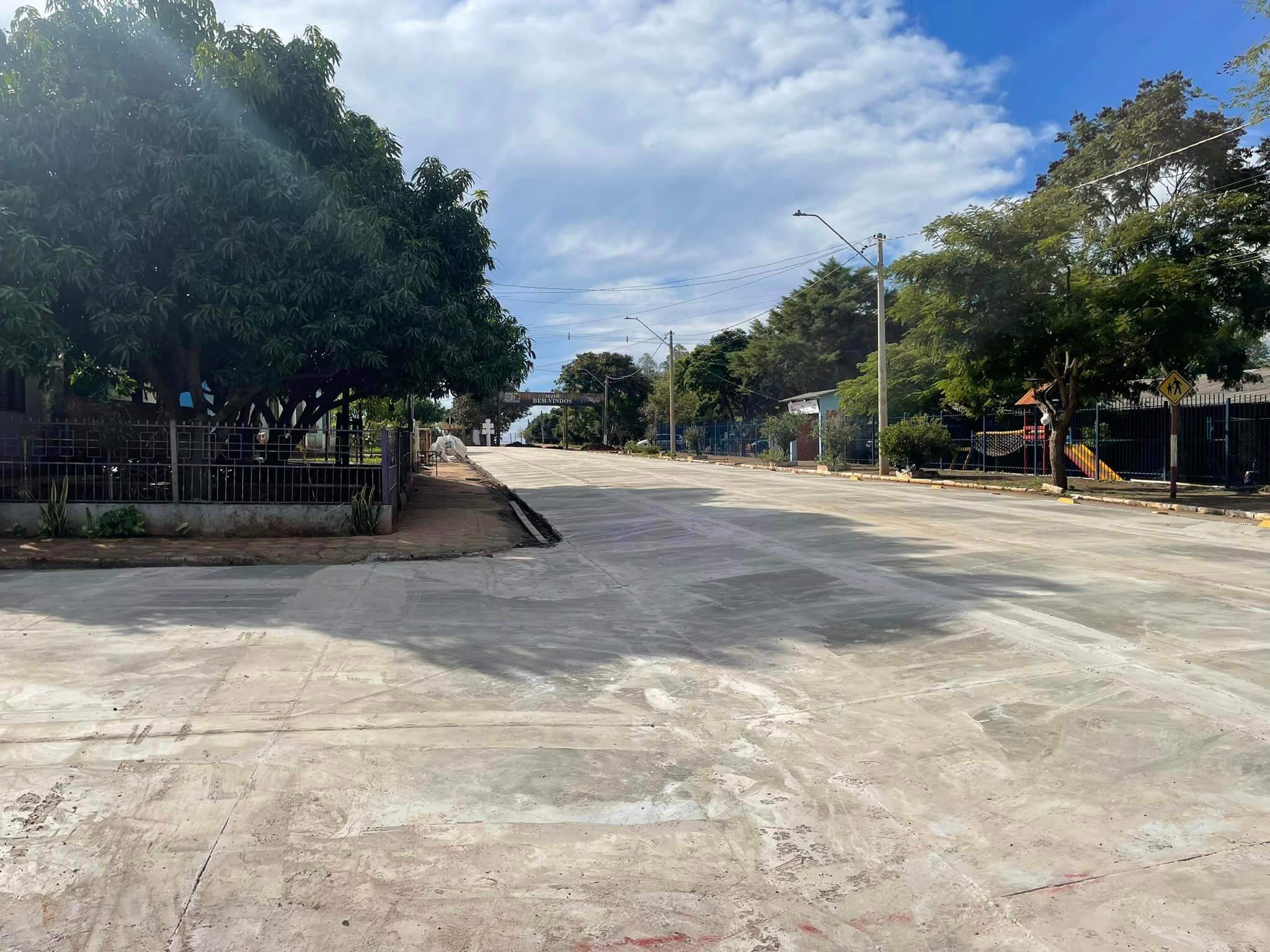 CONFIRA AS OBRAS DE PAVIMENTAÇÃO EM CONCRETO USINADO E CALÇAMENTO