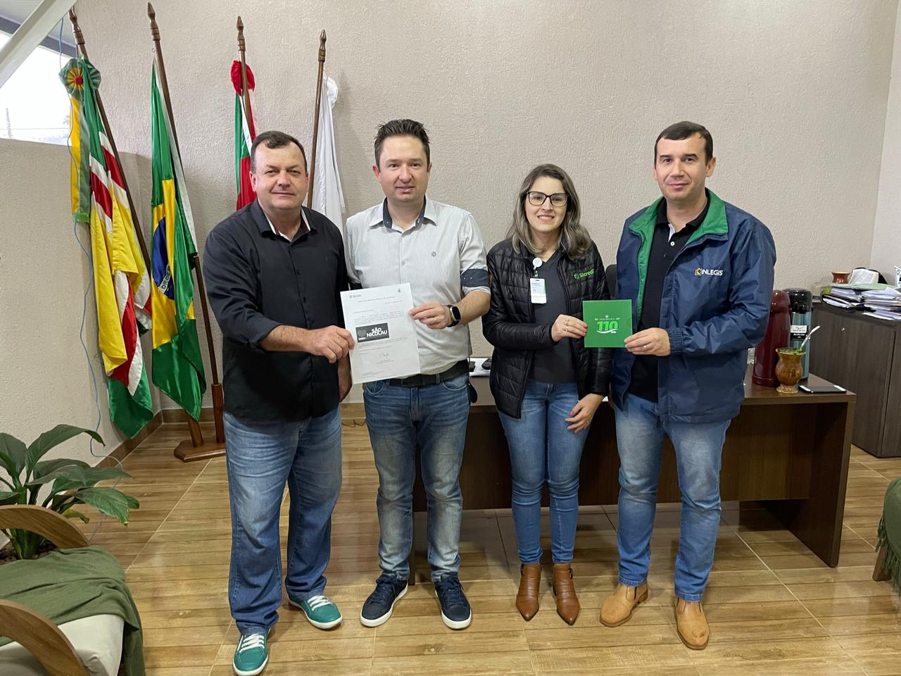 A AGÊNCIA SICREDI DE SÃO NICOLAU REALIZARÁ A INSTALAÇÃO DE LETREIRO COM NOME DA CIDADE EM RÓTULA DE ENTRADA