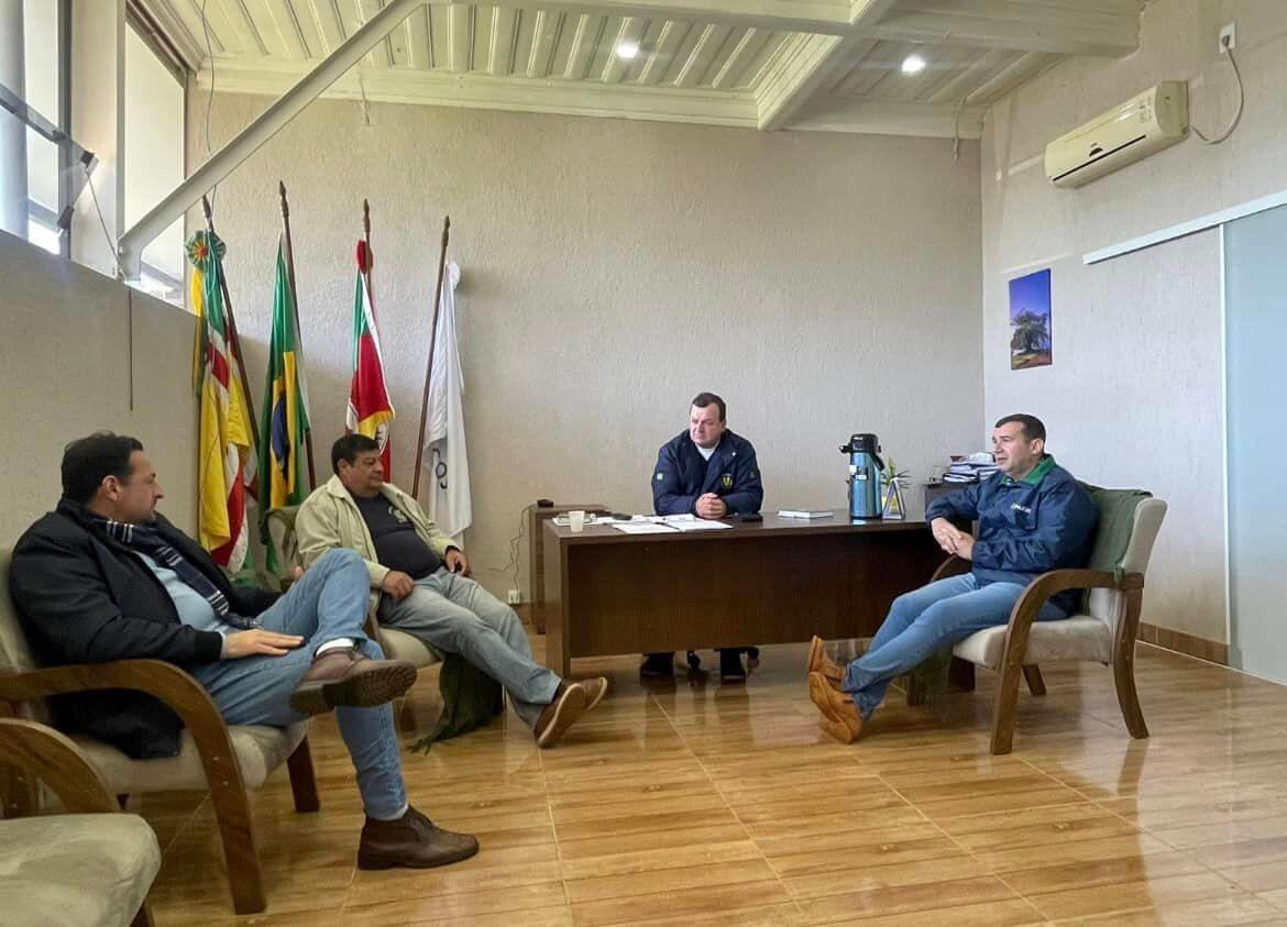 ASSESSOR DA DEPUTADA FEDERAL ANY ORTIZ VISITA A PRIMEIRA QUERÊNCIA