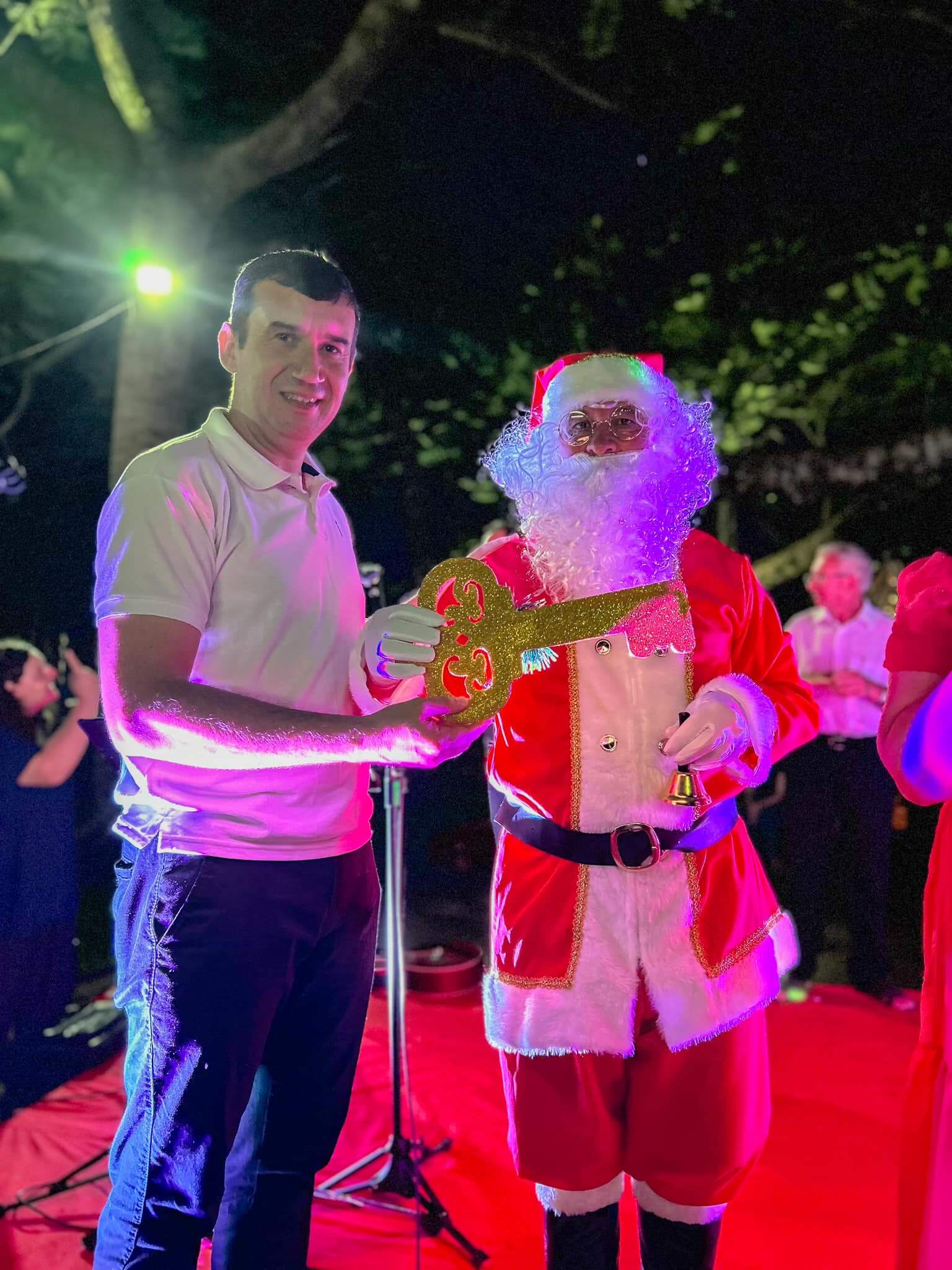 VII EDIÇÃO DO NATAL PRIMEIRA QUERÊNCIA EM LUZ FOI REALIZADO NESTA SEGUNDA-FEIRA (11)