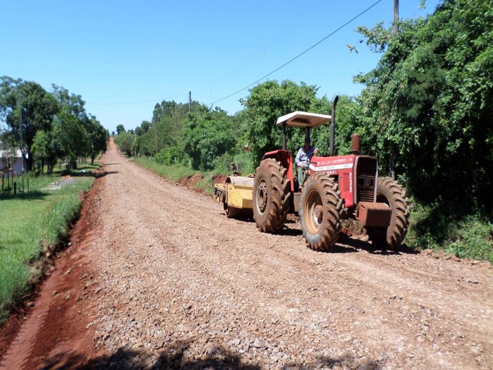 Secretaria de Obras trabalha em melhorias nas ruas da cidade