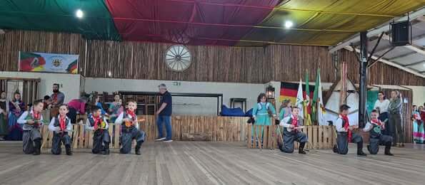 <p>Escola vai ao CTG</p>