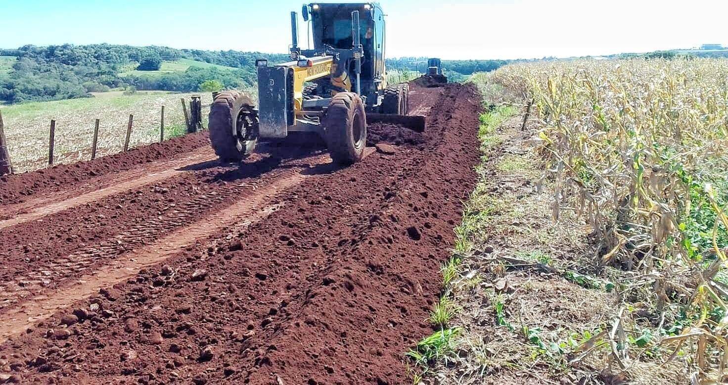 CALÇAMENTO EM LINHA REVOLTA