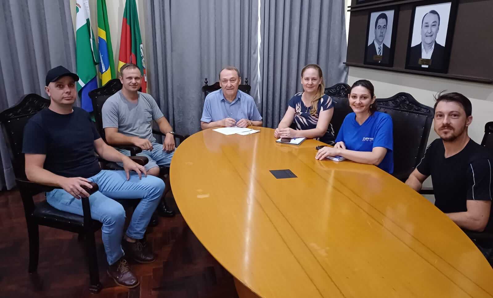 <p>MAIS SOLICITA&Ccedil;&Otilde;ES DE ASFALTAMENTO</p>