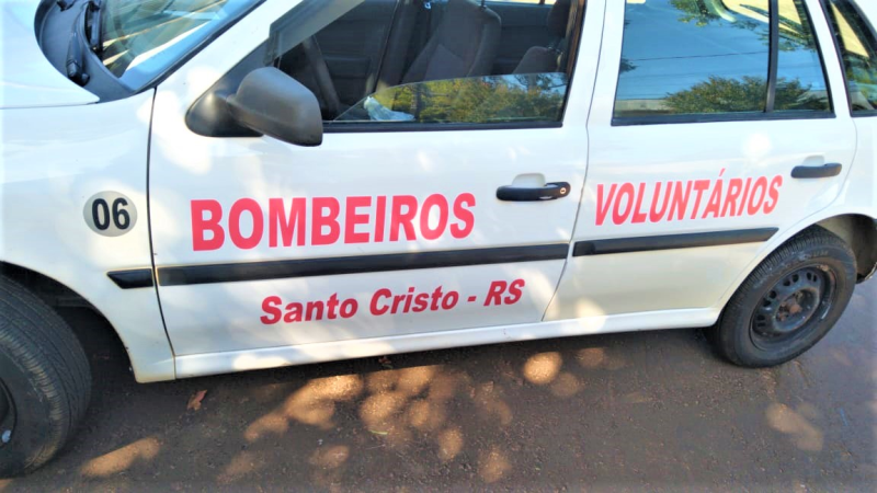 BOMBEIROS RECEBEM VEÍCULO