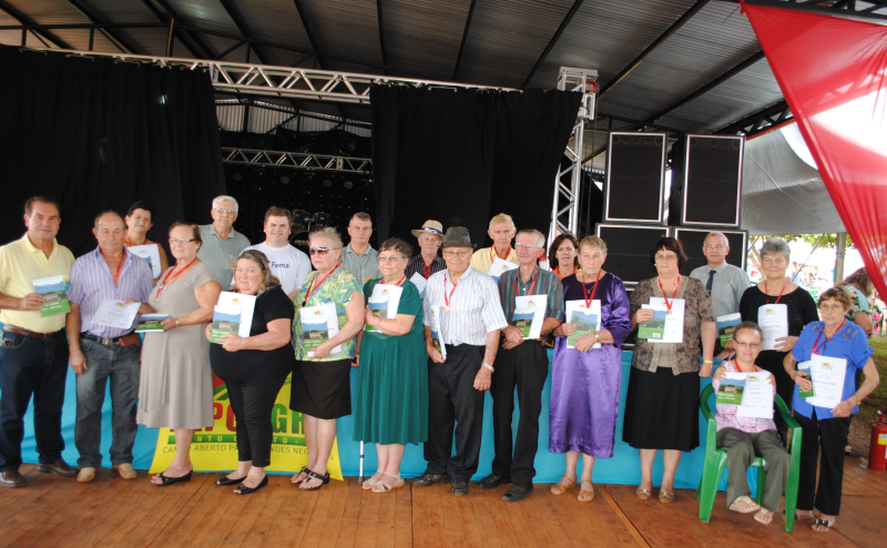 Integrantes da terceira idade foram homenageados na 7ª. Expoagro