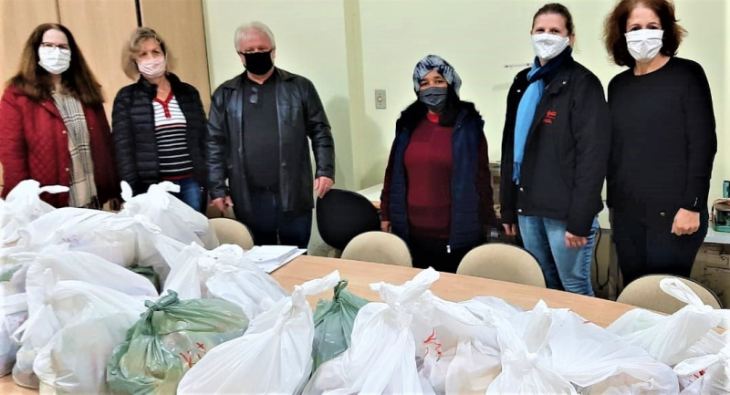 ALIMENTOS AOS ALUNOS