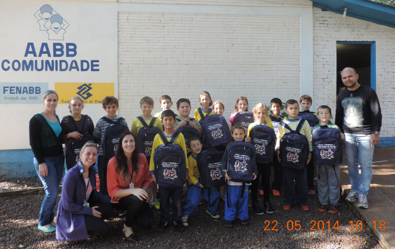 Alunos do Programa AABB receberam kit escolar completo