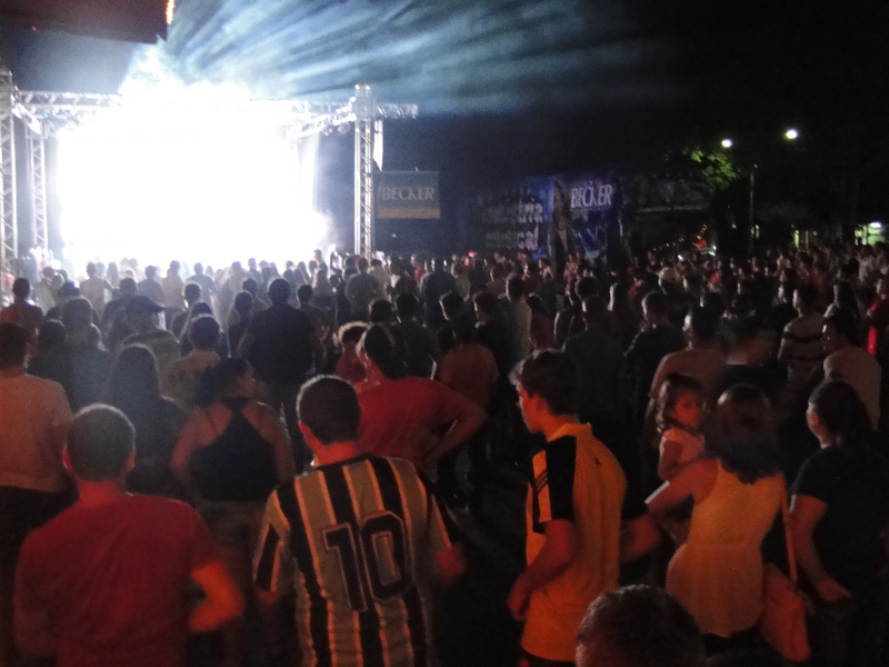 Grande público prestigiou show na praça