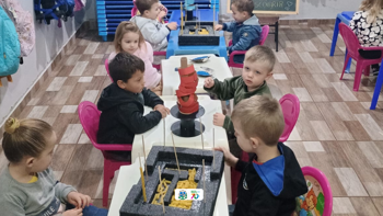 <p>𝗥𝗲𝗱𝗲𝘀𝗰𝗼𝗯𝗿𝗶𝗻𝗱𝗼 𝗮 𝗜𝗻𝗳𝗮̂𝗻𝗰𝗶𝗮 𝗰𝗼𝗺 𝗼 𝗕𝗿𝗶𝗻𝗰𝗮𝗿 𝗛𝗲𝘂𝗿𝗶́𝘀𝘁𝗶𝗰𝗼</p>