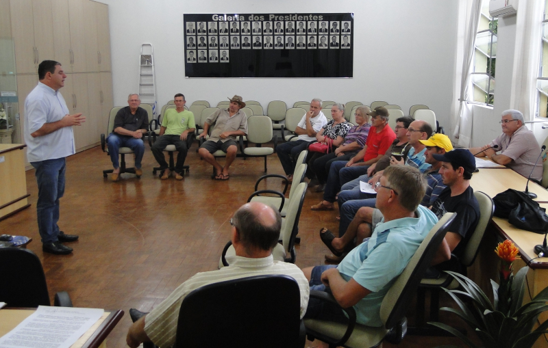 Reunião com feirantes discutiu funcionamento da Feira do Produtor