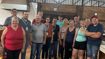 <p>𝗦𝗲𝗰𝗿𝗲𝘁𝗮𝗿𝗶𝗮 𝗠𝘂𝗻𝗶𝗰𝗶𝗽𝗮𝗹 𝗱𝗼 𝗗𝗲𝘀𝗲𝗻𝘃𝗼𝗹𝘃𝗶𝗺𝗲𝗻𝘁𝗼 𝗥𝘂𝗿𝗮𝗹 𝗲 𝗔𝗴𝗿𝗼𝗻𝗲𝗴𝗼́𝗰𝗶𝗼 𝗱𝗲 𝗦𝗮𝗻𝘁𝗼 𝗖𝗿𝗶𝘀𝘁𝗼 𝗽𝗿𝗼𝗺𝗼𝘃𝗲 𝗿𝗲𝘂𝗻𝗶𝗮̃𝗼 𝗰𝗼𝗺 𝗼𝘀 𝗳𝗲𝗶𝗿𝗮𝗻𝘁𝗲𝘀</p>