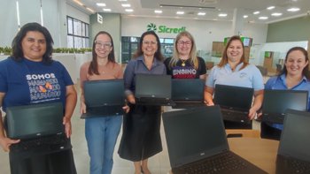 <p>𝗦𝗲𝗰𝗿𝗲𝘁𝗮𝗿𝗶𝗮 𝗱𝗲 𝗘𝗻𝘀𝗶𝗻𝗼 𝗿𝗲𝗰𝗲𝗯𝗲 𝗱𝗼𝗮𝗰̧𝗮̃𝗼 𝗱𝗲 𝗻𝗼𝘁𝗲𝗯𝗼𝗼𝗸𝘀 𝗽𝗮𝗿𝗮 𝗲𝘀𝗰𝗼𝗹𝗮𝘀 𝗱𝗮 𝗿𝗲𝗱𝗲 𝗺𝘂𝗻𝗶𝗰𝗶𝗽𝗮𝗹</p>