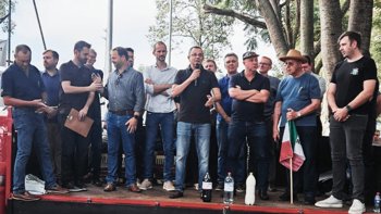 <p><strong>Prefeito Charles Thiele participa de mobiliza&ccedil;&atilde;o em defesa da agricultura familiar em Santa Rosa (RS)</strong></p>