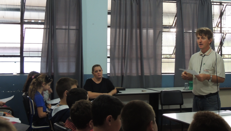 Secretaria de Agricultura realizou trabalho com alunos