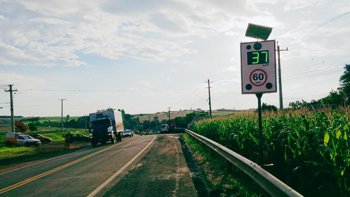 🚦 𝗗𝗡𝗜𝗧 𝗶𝗻𝘀𝘁𝗮𝗹𝗮 𝗿𝗲𝗱𝘂𝘁𝗼𝗿 𝗲𝗹𝗲𝘁𝗿𝗼̂𝗻𝗶𝗰𝗼 𝗱𝗲 𝘃𝗲𝗹𝗼𝗰𝗶𝗱𝗮𝗱𝗲 𝗻𝗮 𝗩𝗶𝗹𝗮 𝗦𝗮𝗹𝘁𝗼