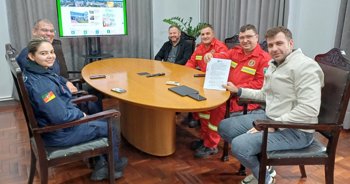 𝗠𝘂𝗻𝗶𝗰𝗶́𝗽𝗶𝗼 𝗳𝗼𝗿𝗺𝗮𝗹𝗶𝘇𝗮 𝗮𝗰̧𝗼̃𝗲𝘀 𝗲 𝗮𝗽𝗼𝗶𝗼 𝗮𝗼𝘀 𝗕𝗼𝗺𝗯𝗲𝗶𝗿𝗼𝘀 𝗩𝗼𝗹𝘂𝗻𝘁𝗮́𝗿𝗶𝗼𝘀