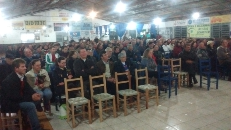 Realizada bela noite cultural na Linha Guaraipo