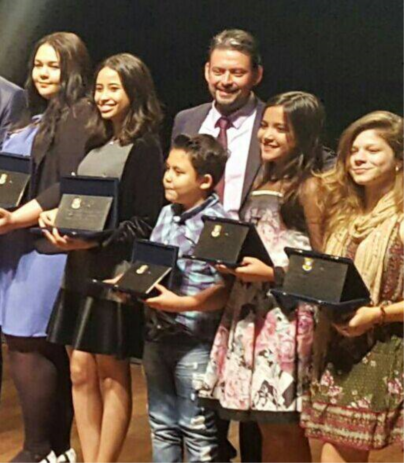 LUCAS RECEBEU HOMENAGEM