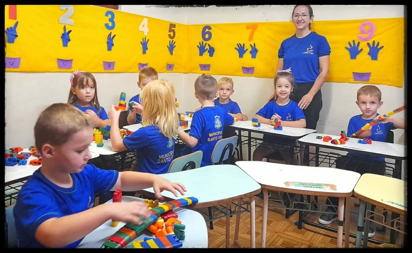 ALUNOS RECEBEM UNIFORMES NOVOS