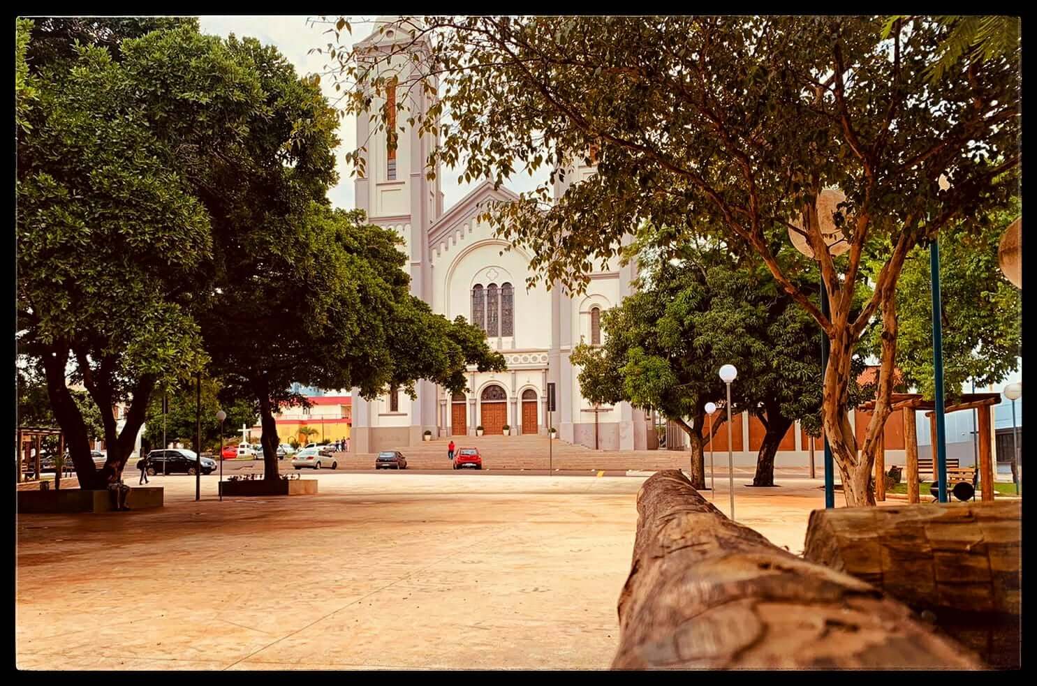 FERIADO NA PRAÇA