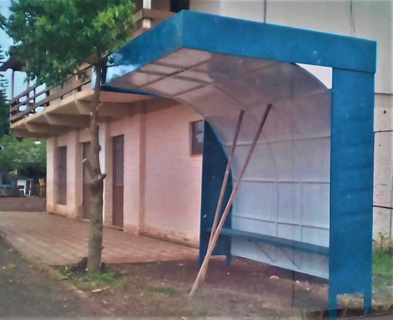 INSTALADO MAIS UM PONTO DE ÔNIBUS