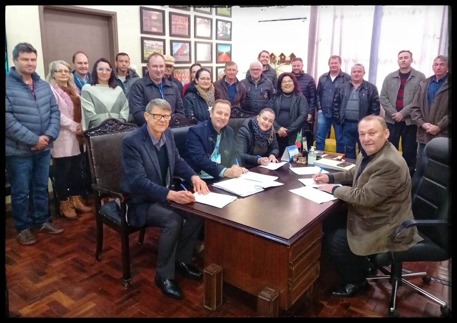 ASSINADO PRIMEIRO FINANCIAMENTO 