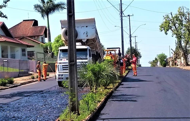 ASFALTO NO BAIRRO RUEDELL