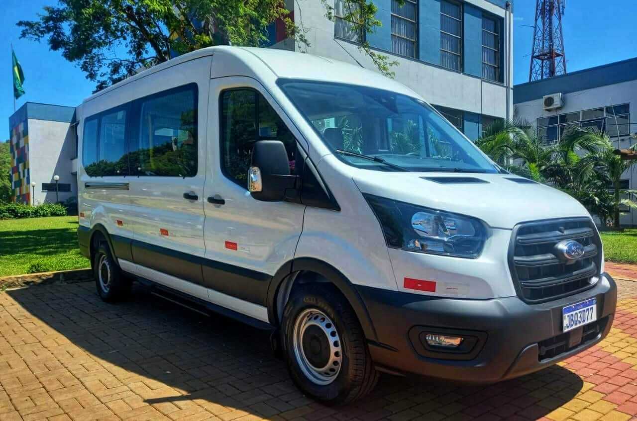 MUNICÍPIO RECEBE VAN