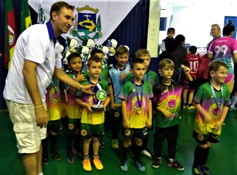 CAMPEONATOS DE FUTSAL E VÔLEI
