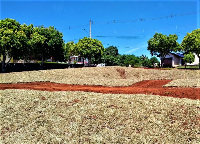 MAIS UMA PRAÇA EM CONSTRUÇÃO