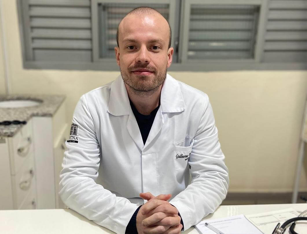 MAIS UM MÉDICO ASSUME