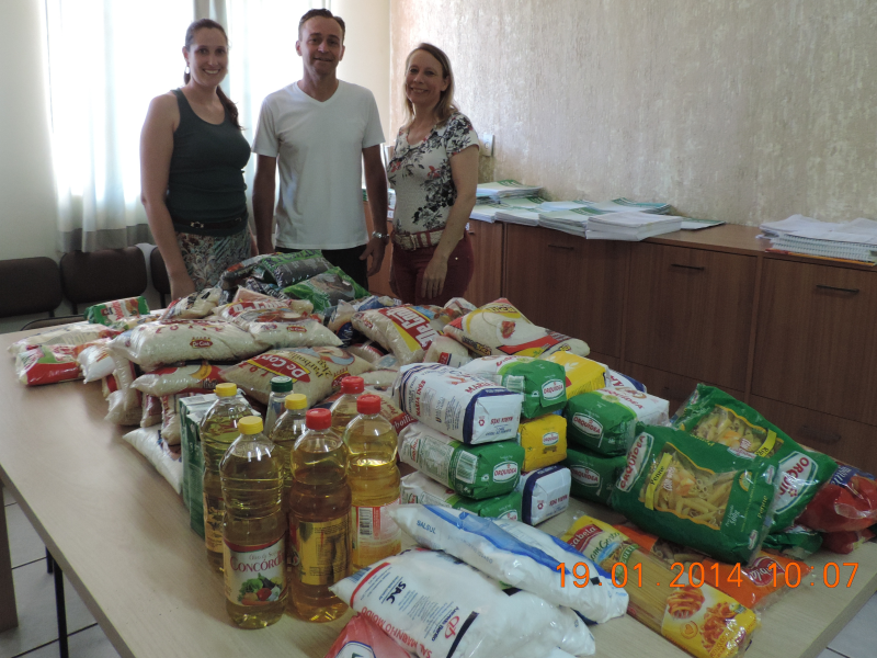 Moto Grupo Santos Pecadores realizou entrega de alimentos