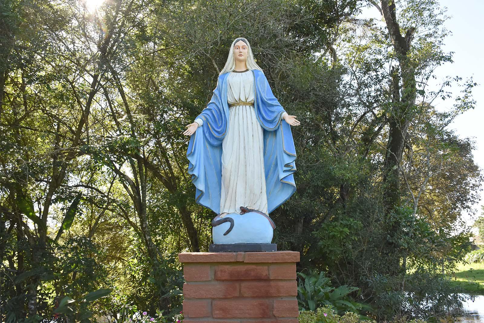 Estátua de Nossa Senhora das Graças e Caminho da Meditação